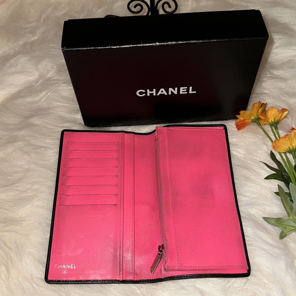 Selling Preloved authentic Chanel wallet - Picture 3 of 6